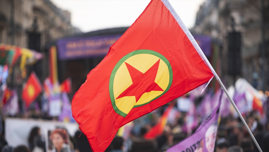 Bandeiras do PKK (Partido dos Trabalhadores do Curdistão)