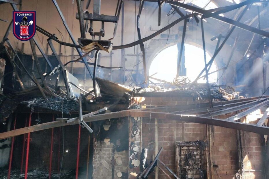 Interior da discoteca que ficou destruída após incêndio em Murcia