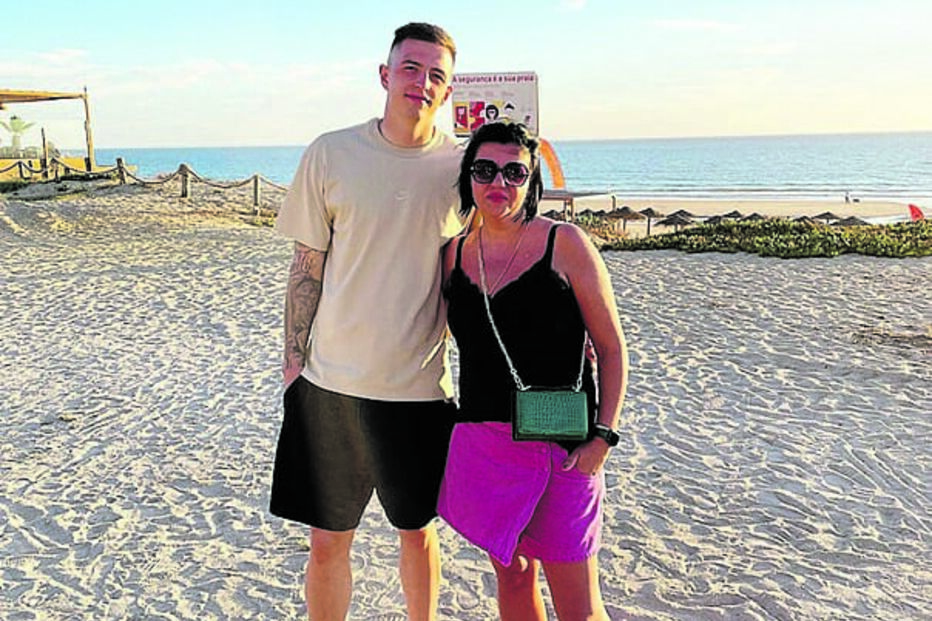 Jogadores do Benfica entre churrasco e praia