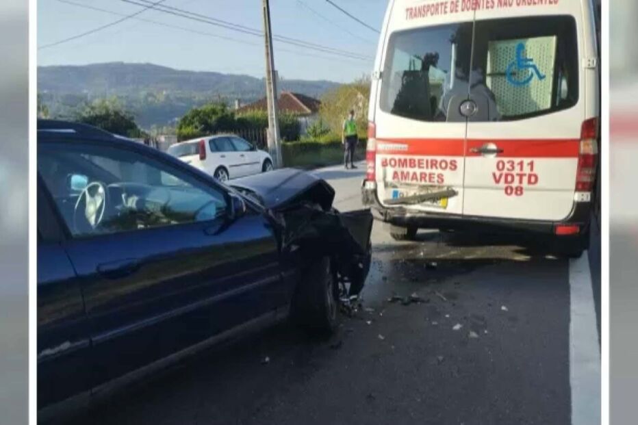 Ambulância abalroada enquanto recolhia utente em Amares