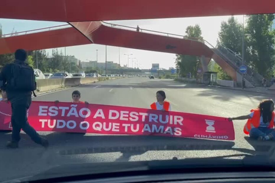 Ativistas cortam Segunda Circular