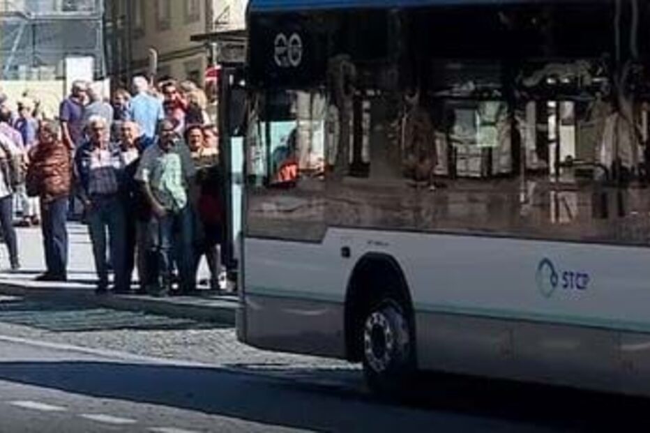 STCP fiscaliza carros mal estacionados