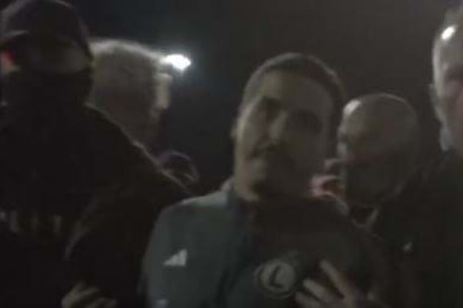 Jogador português detido durante episódio com a polícia após jogo da Liga Conferência