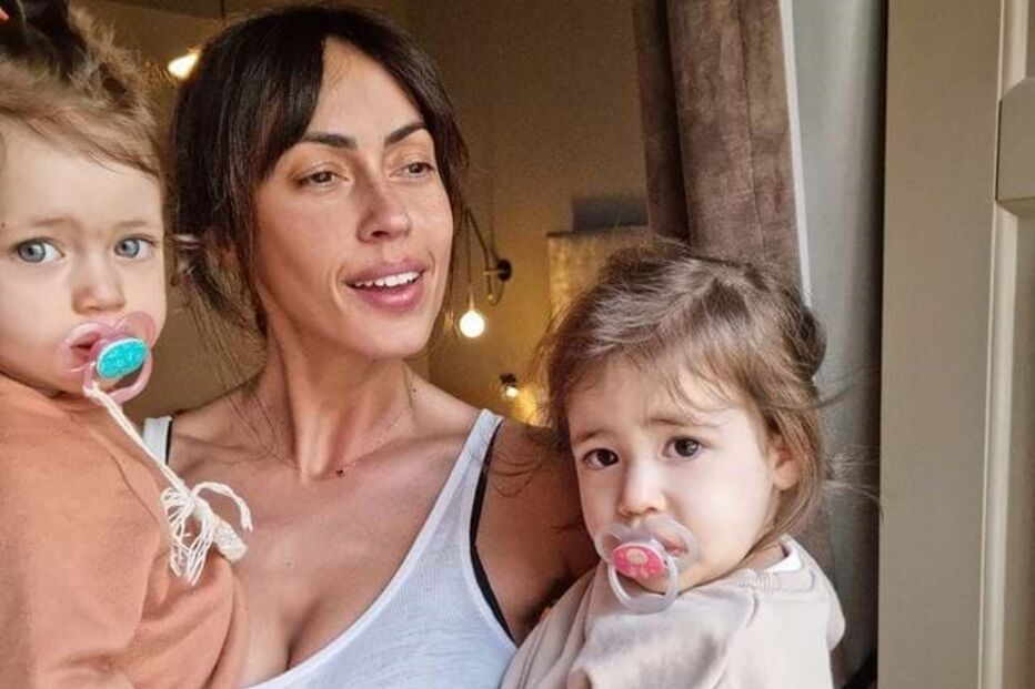 Débora Monteiro com as filhas, Alba e Júlia