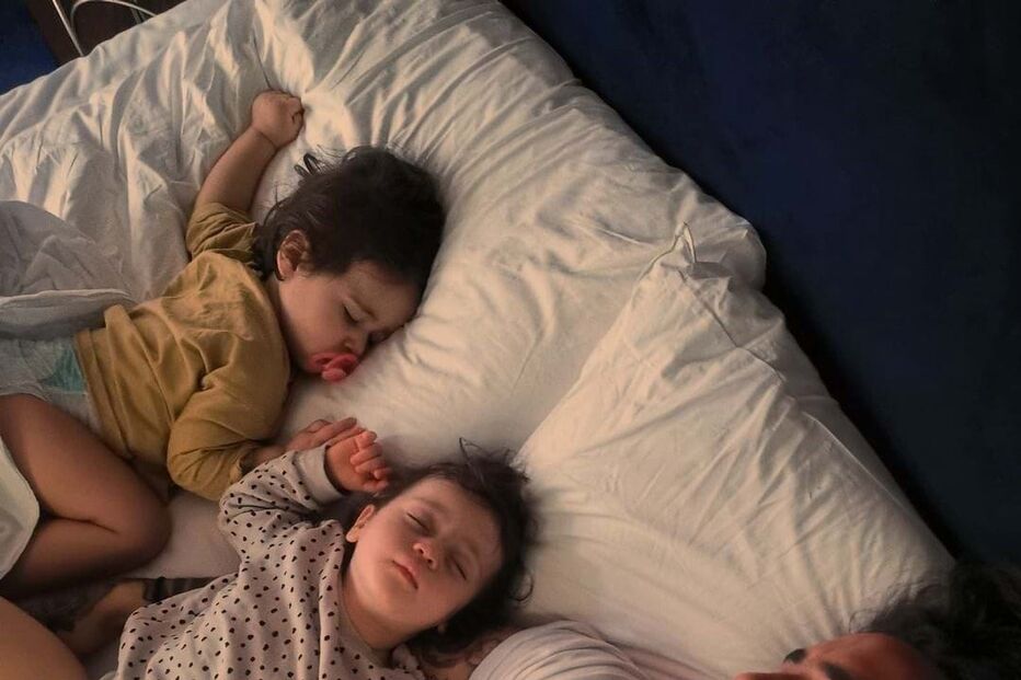 Miguel Mouzinho e as filhas, Alba e Júlia