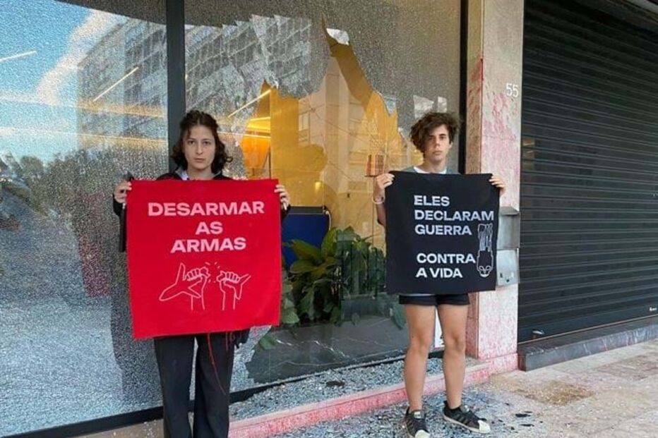 Ativistas partem vidro da REN