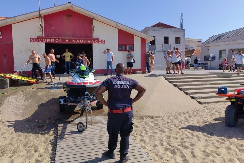 Três pessoas resgatadas da água pelos Bombeiros da Aguda