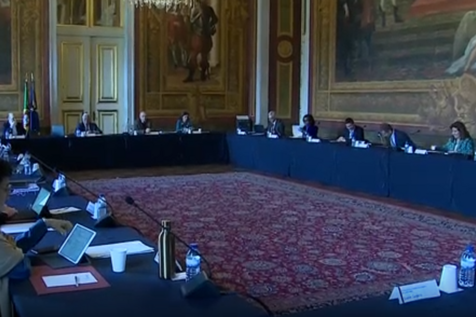 Baixa do IRS beneficia salários até 2 mil euros brutos