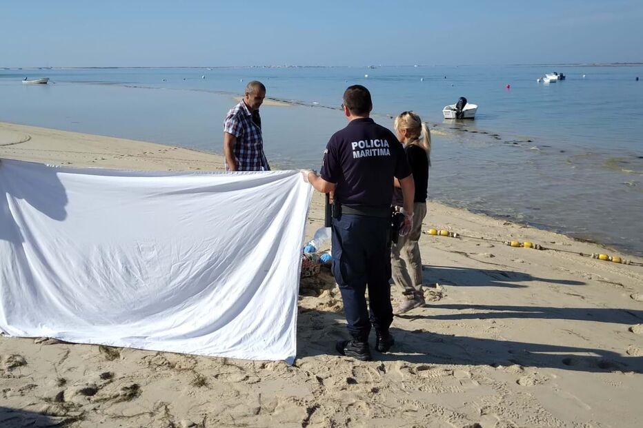 Homem encontrado morto na praia da Armona Ria em Olhão