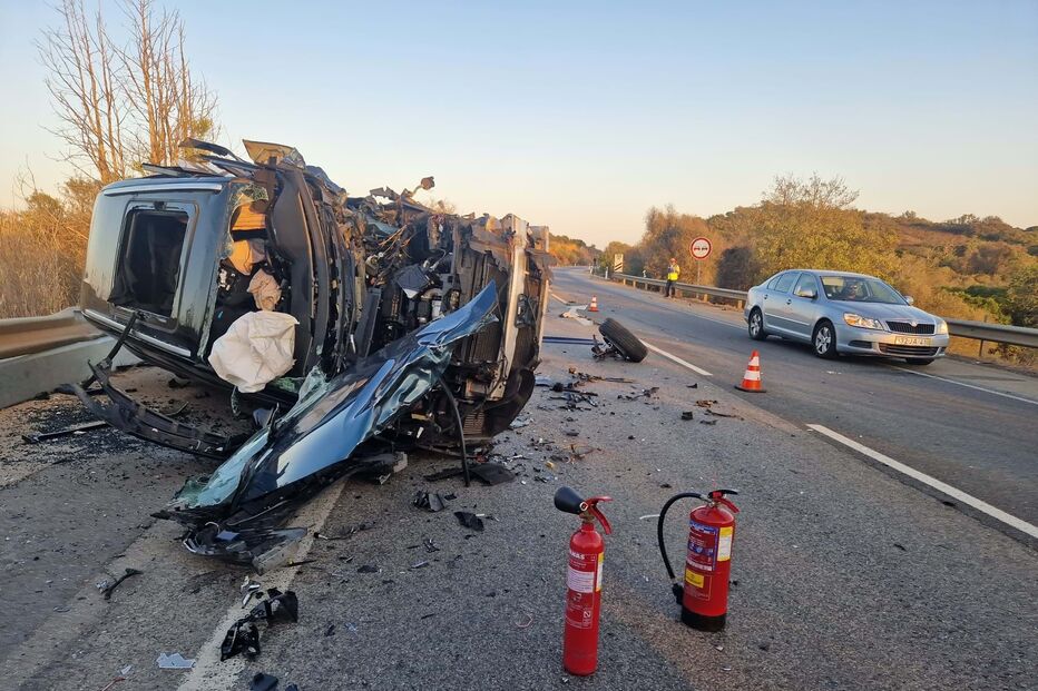 Colisão entre três carros na EN125 em Portimão