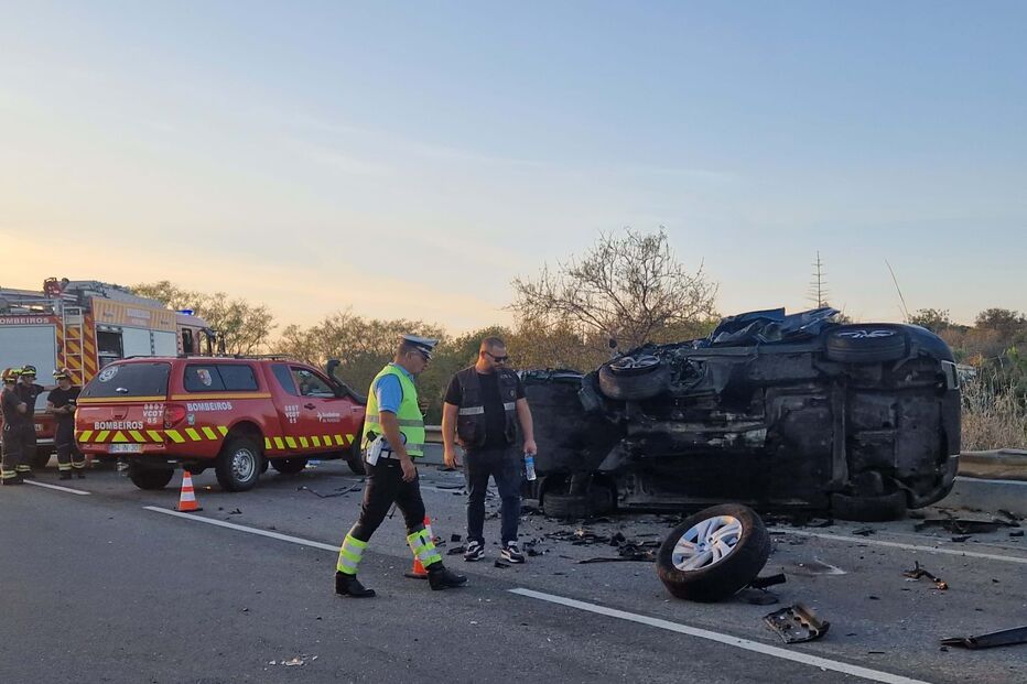 Colisão entre três carros na EN125 em Portimão