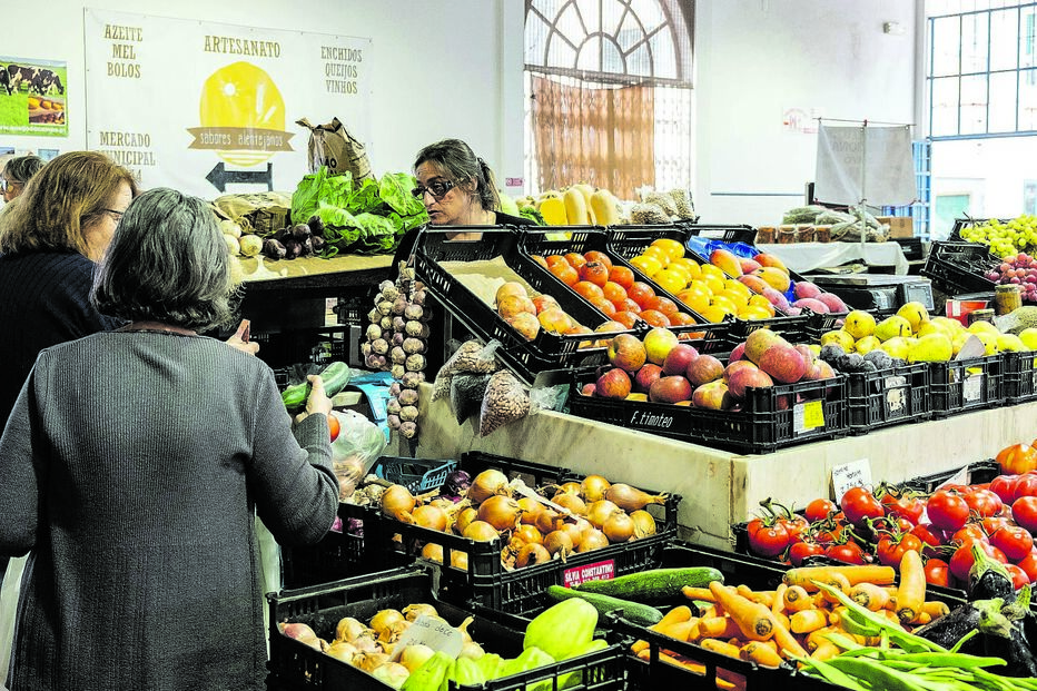 Preço dos alimentos 'castiga' famílias: Cabaz de verão dispara 18% em três anos