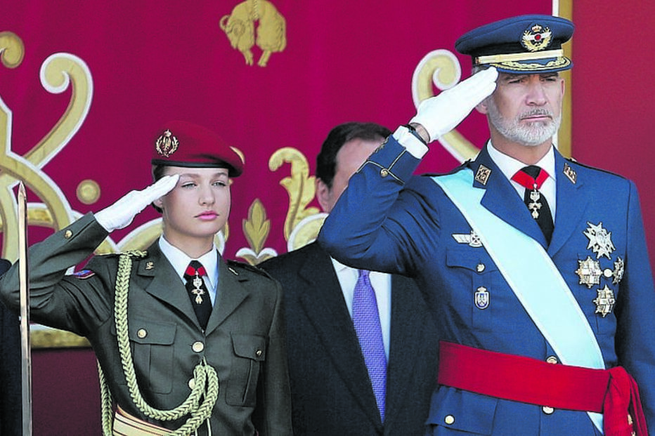 Princesa Leonor fez saudação militar ao lado do pai, Felipe VI