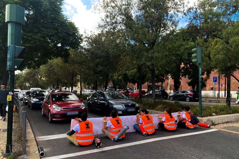 Ativistas do grupo Climáximo 