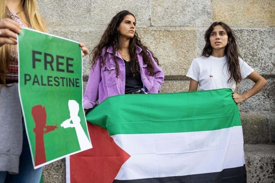 Quase cem pessoas em manifestação pela libertação da Palestina no Porto