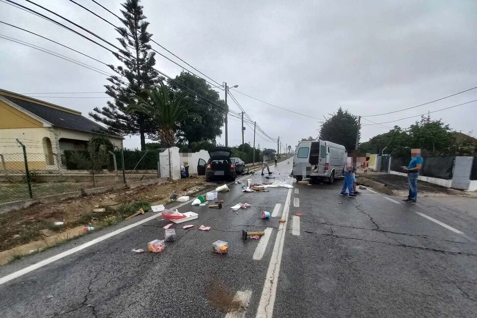Colisão entre dois carros e uma carrinha no Montijo