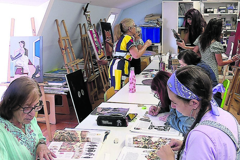 O Espaço T conta com variadas atividades artísticas, entre elas a pintura 