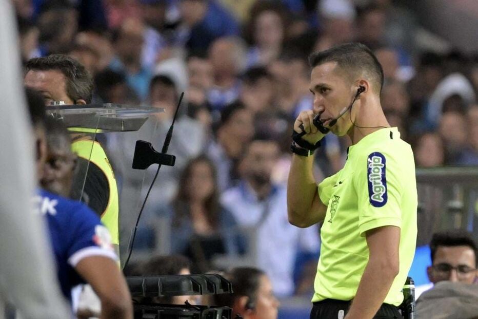 Miguel Nogueira fala pelo ‘walkie-talkie’ após avaria do monitor