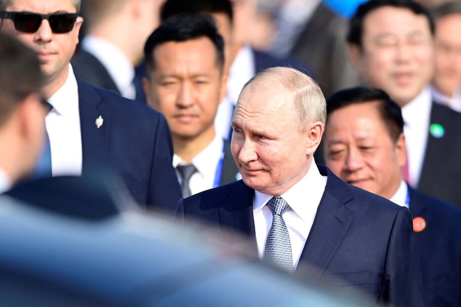 Vladimir Putin aterra em Pequim para reunir com Xi Jinping