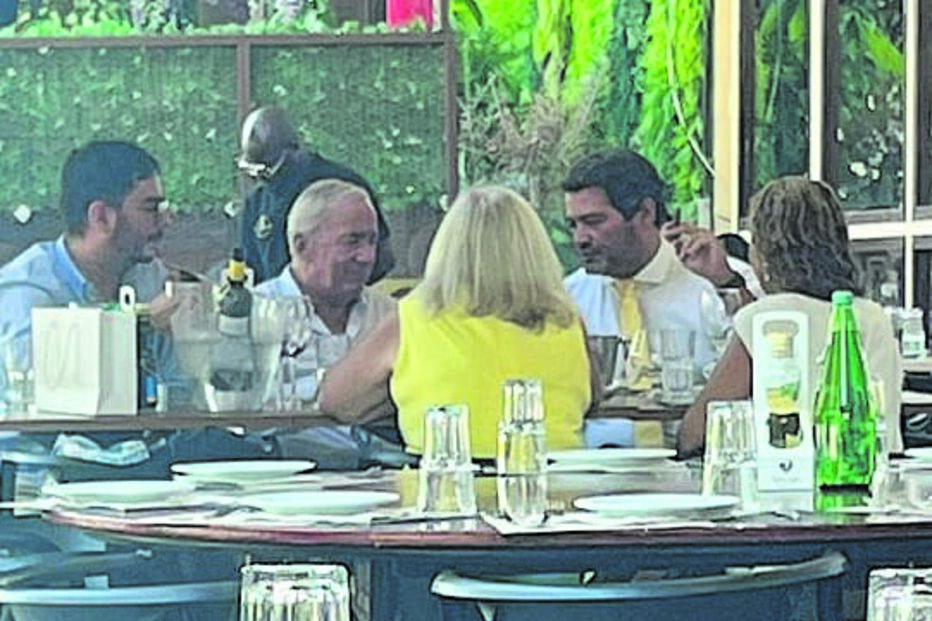 André Ventura passa almoço de aniversário do sogro em família