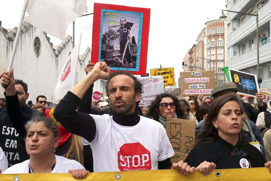 Líder do sindicato do STOP durante manifestação dos professores