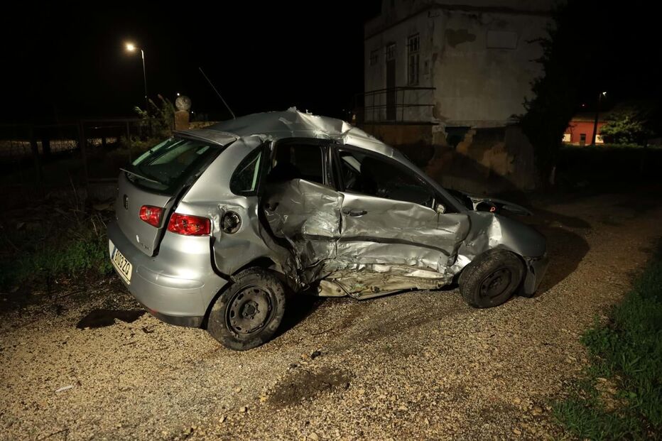 Cinco feridos em colisão entre dois carros em Mira