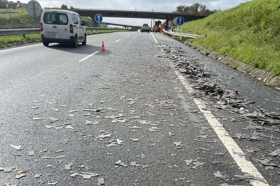 Cerca de 70 viaturas com pneus furados devido a descarga acidental