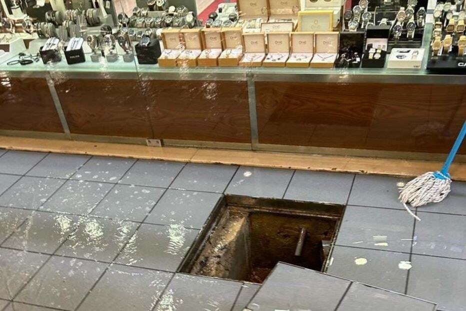 Mau tempo provoca inundação em supermercado no Barreiro