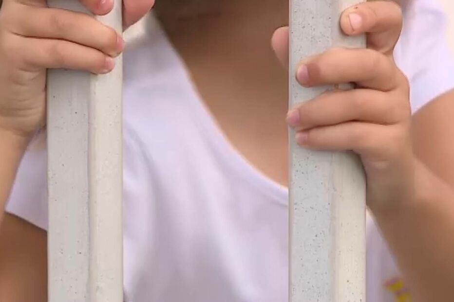 Mãe vai fazer rastas e deixa cinco filhos sozinhos quatro dias