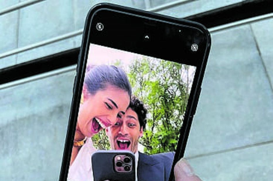 Isabela Valadeiro, Carlos Ferra