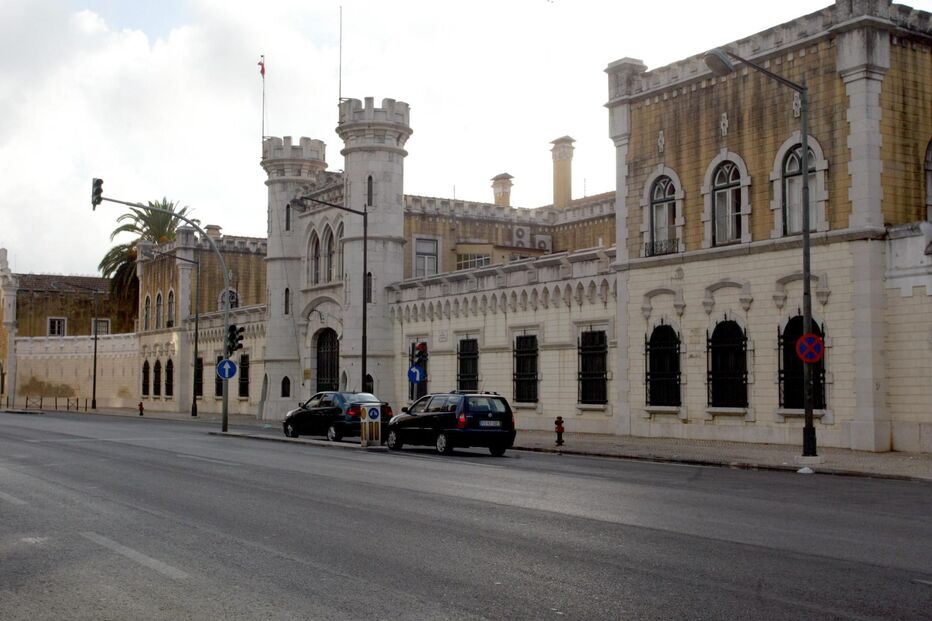 Investimento de 80 mil euros no telhado da cadeia e num forno