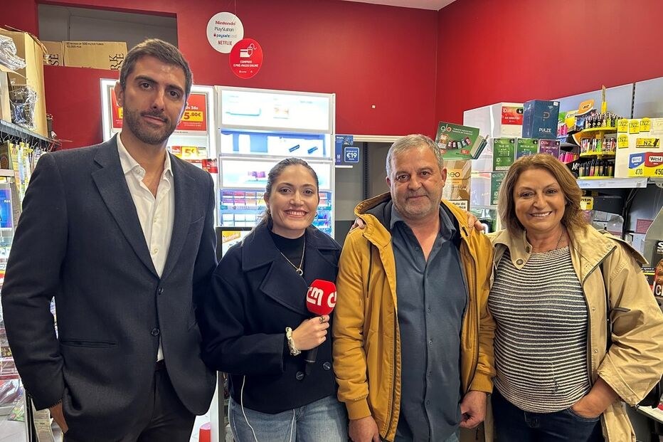 A equipa da CMTV com Fernando Andrade no quiosque Avenida