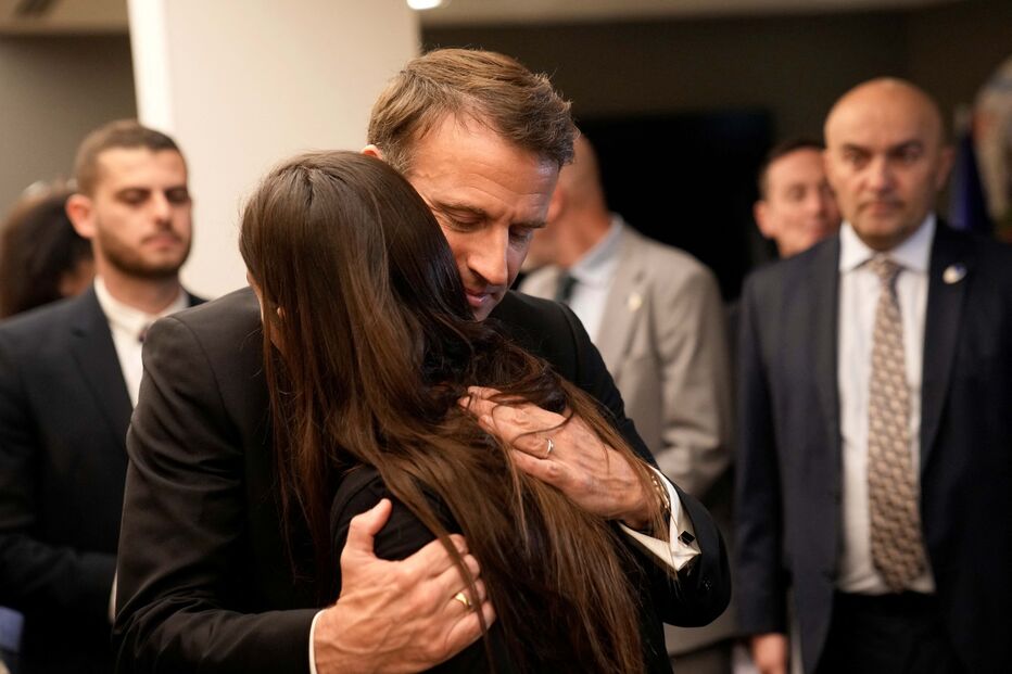 Emmanuel Macron já chegou a Israel