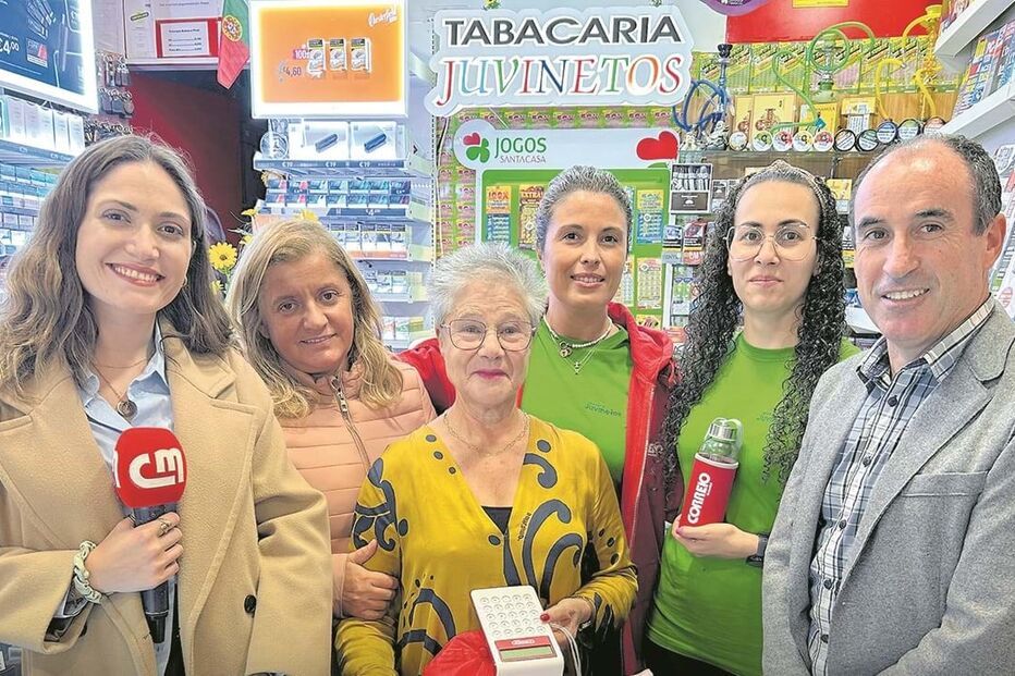  Sara Carneiro, Tânia Laranjo e José Luís Oliveira no quiosque Juvimatos