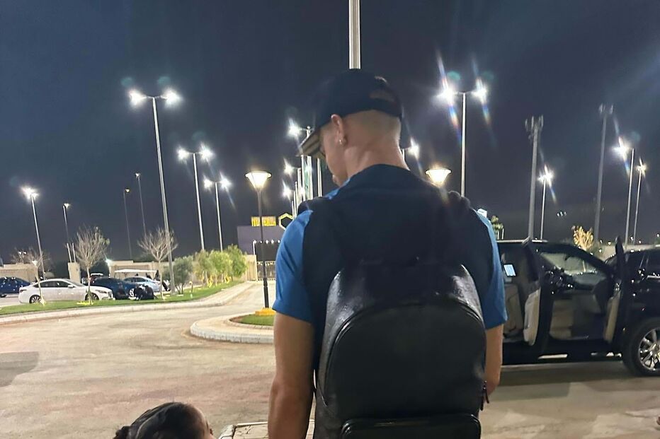 Cr7 com a filha à saída do estádio