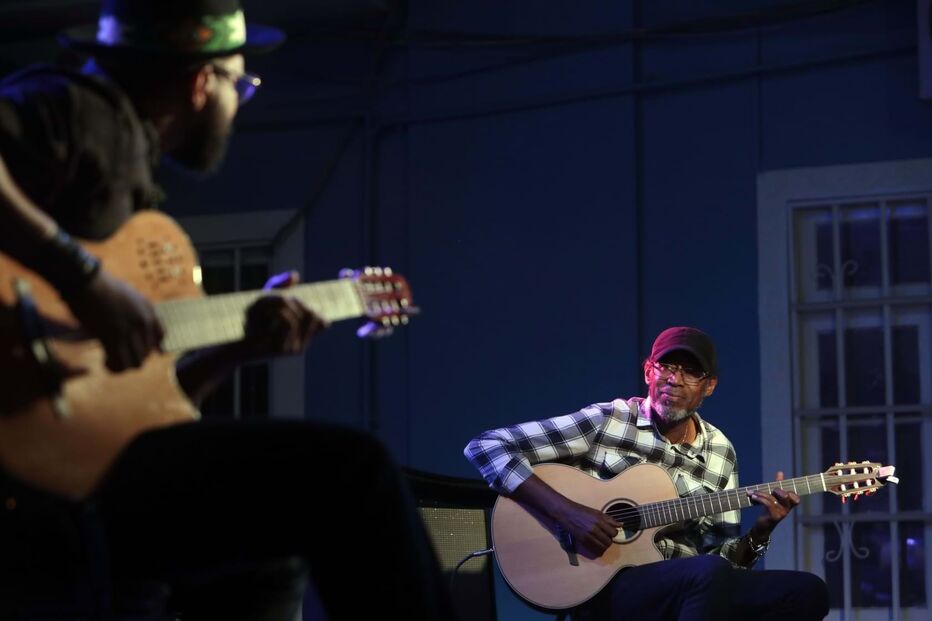 Guitarristas Jorge Almeida e Bau