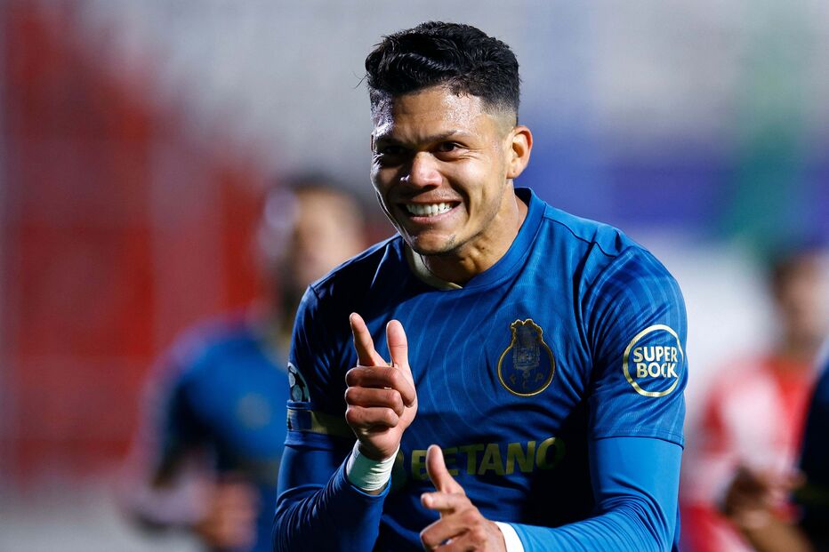 Evanilson bisou pelo FC Porto frente ao Antuérpia na Liga dos Campeões