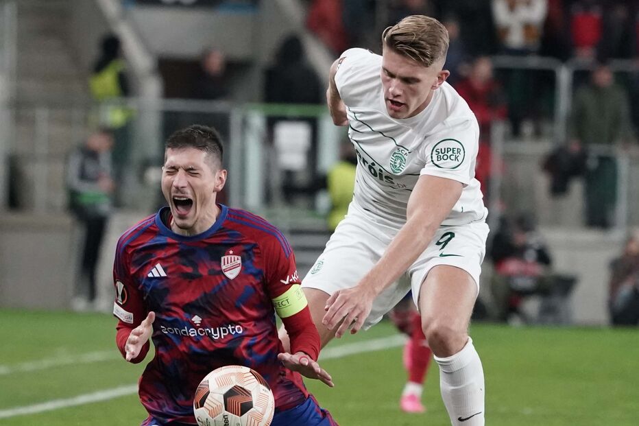 Gyokeres viu vermelho neste lance do jogo na Polónia, para a Liga Europa