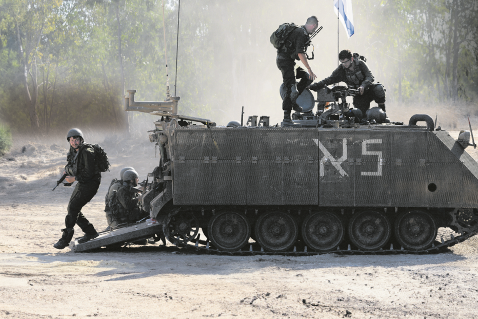 Grande incursão em Gaza prepara invasão terrestre 