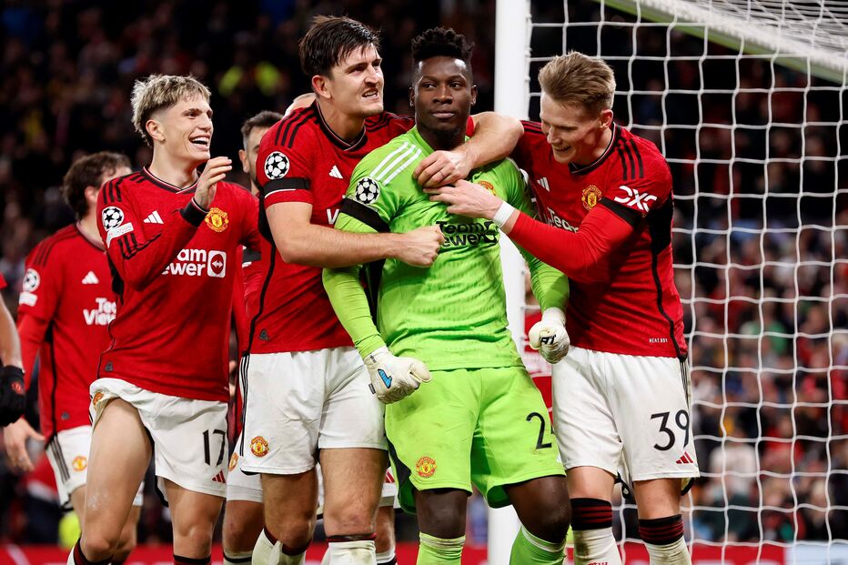 Garnacho (à esquerda) celebra defesa de Onana (ao centro)