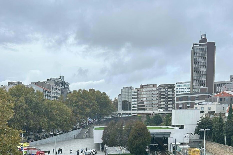 Exterior da estação de Metro da Trindade, no Porto