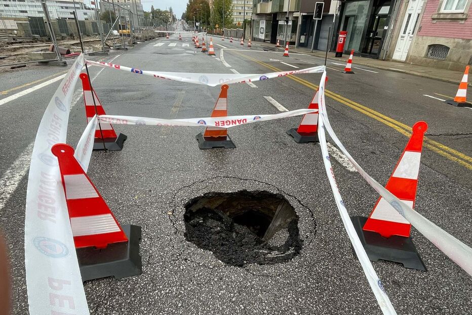 Piso aluiu na Avenida da Boavista no Porto