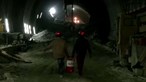 Trabalhadores presos em túnel na Índia perto do resgate