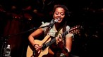 De “Chamar a Música” a “Kurtidu”: Dez canções que marcaram a carreira de Sara Tavares