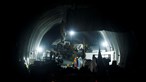 Resgatados os 41 trabalhadores presos num túnel na Índia