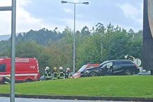 Imagens do acidente junto à rotunda Padre Himalaya, Arcos de Valdevez	