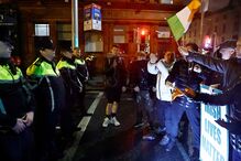 Cinco pessoas, incluindo três crianças, esfaqueadas junto a escola em Dublin 