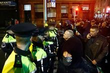 Cinco pessoas, incluindo três crianças, esfaqueadas junto a escola em Dublin 