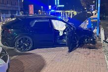 Jogador Balotelli sofre acidente de carro