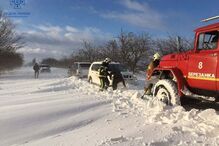 Tempestade de neve faz 13 feridos e deixa mais de 1600 povoações ucranianas sem eletricidade 